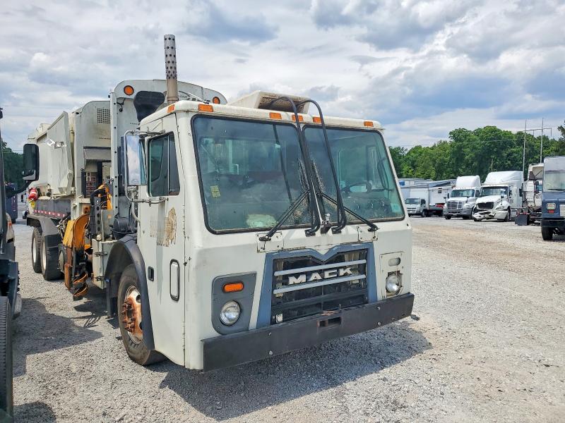 2015 MACK 600