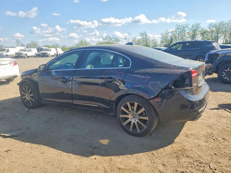 Photo 2 of LYV402TK3JB166320