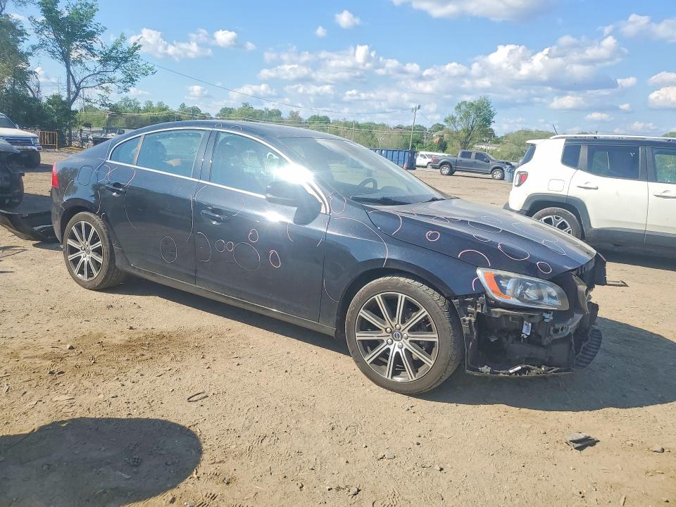 Photo 4 of LYV402TK3JB166320