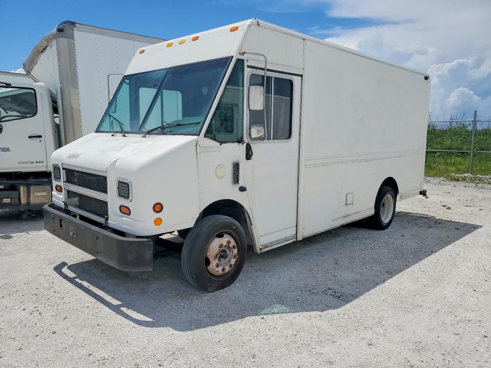 2004 WORKHORSE P42