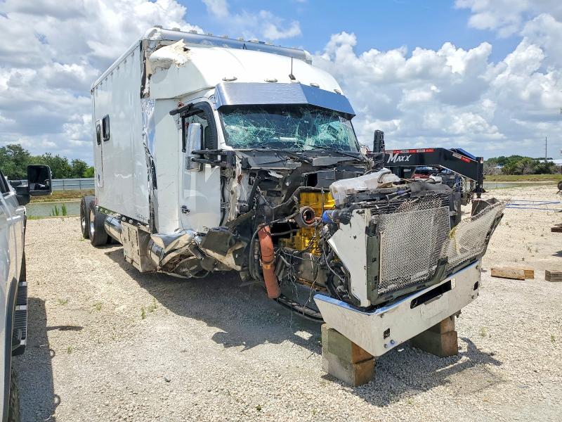 2017 KENWORTH T880