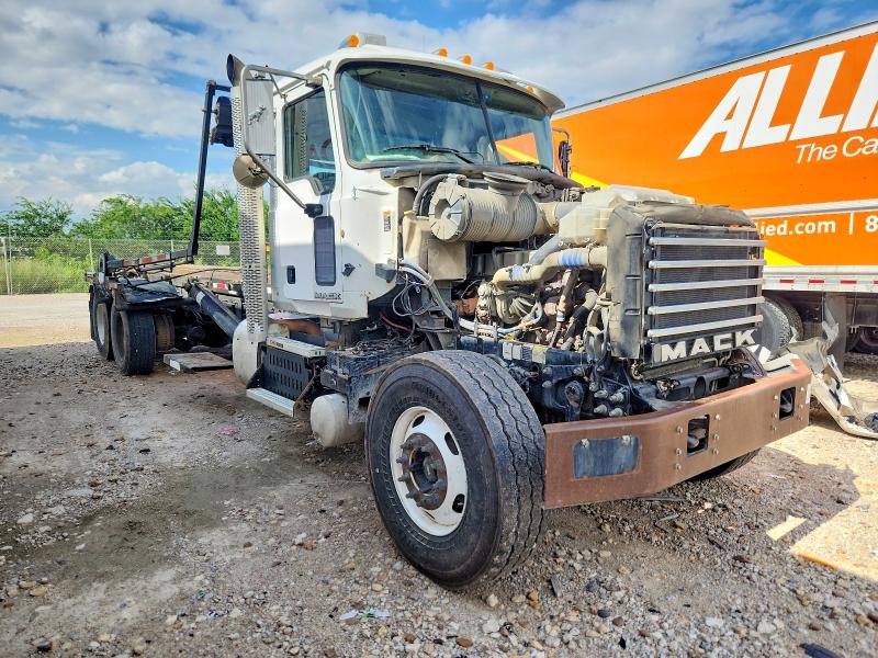 2013 MACK GU713