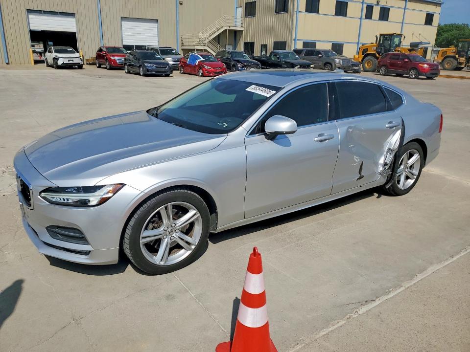 2019 VOLVO S90