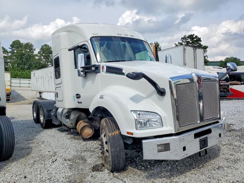 2022 KENWORTH T880