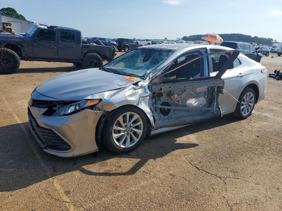 2023 TOYOTA CAMRY