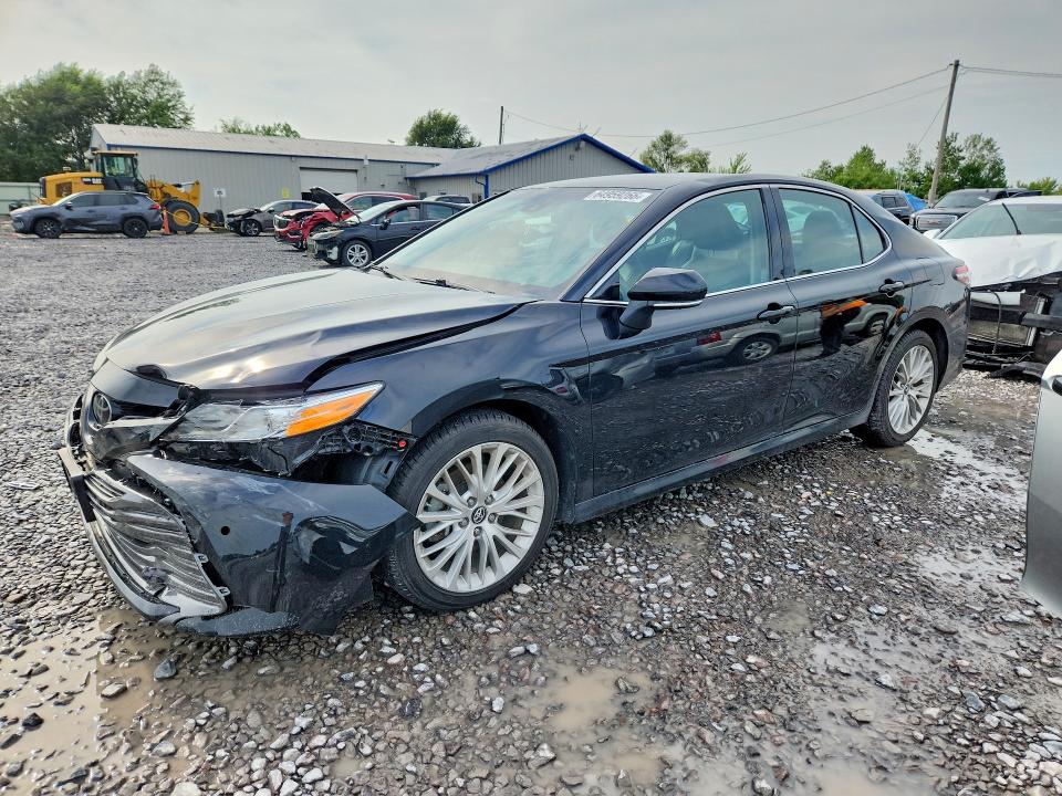 2018 TOYOTA CAMRY