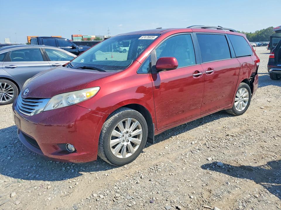 2011 TOYOTA SIENNA