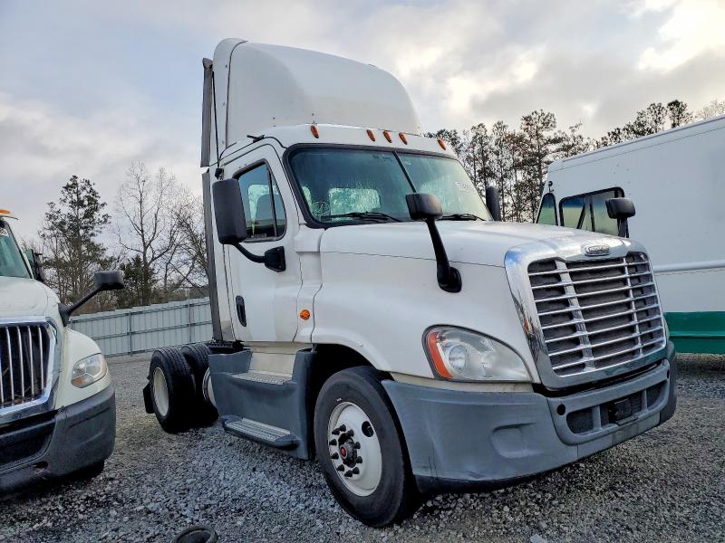 2016 FREIGHTLINER CASCADIA 1