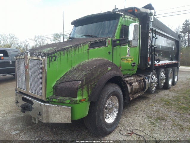 2025 KENWORTH T880