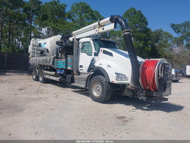 2024 KENWORTH T880