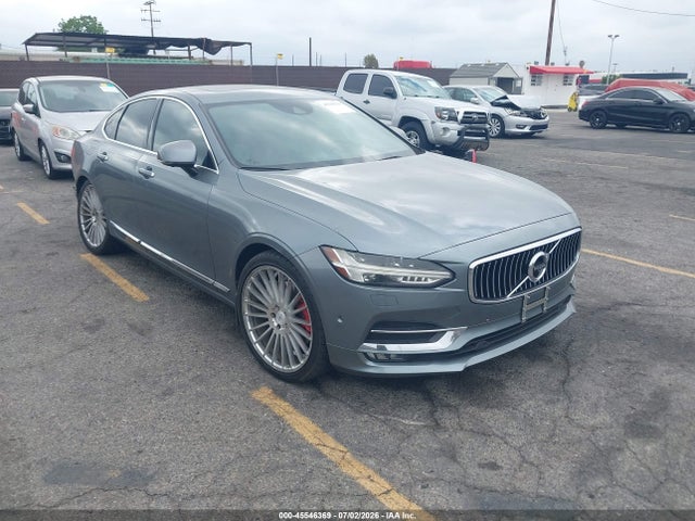 2017 VOLVO S90