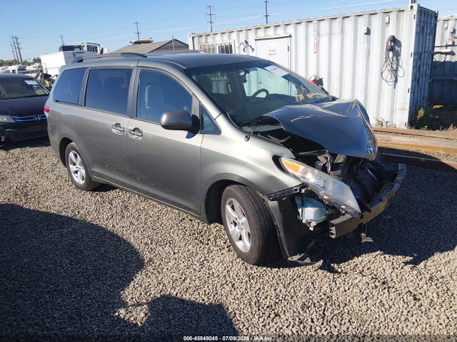 2014 TOYOTA SIENNA