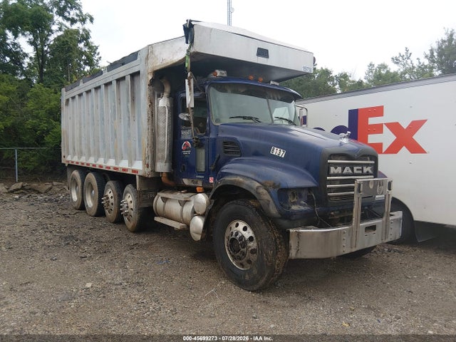 2007 MACK 700