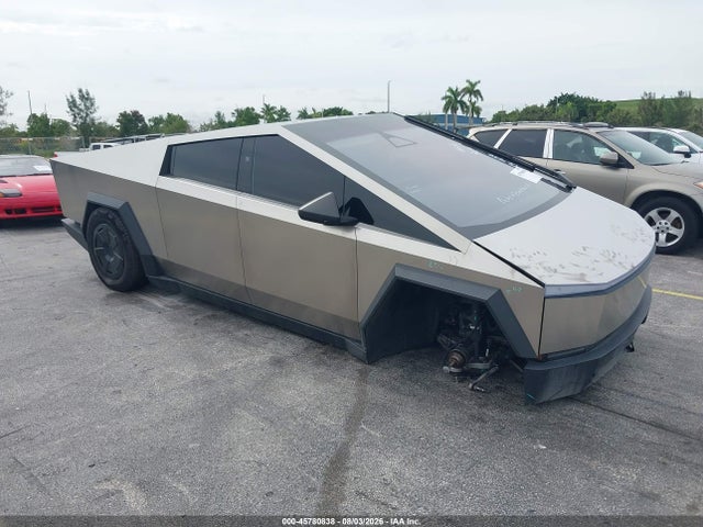 2025 TESLA CYBERTRUCK