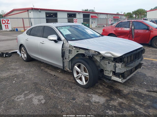 2018 VOLVO S90