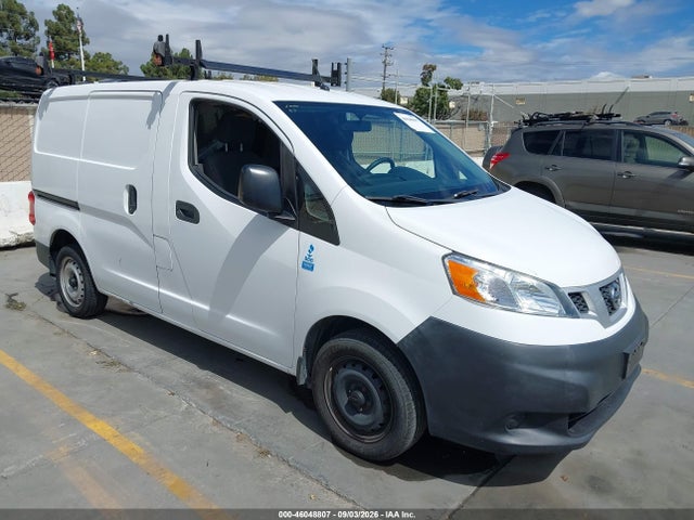 2017 NISSAN NV200